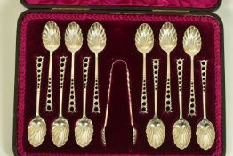 A LATE VICTORIAN SILVER CASED TEA SPOON AND SUGAR TONG SET, twelve tea spoons each with a shell