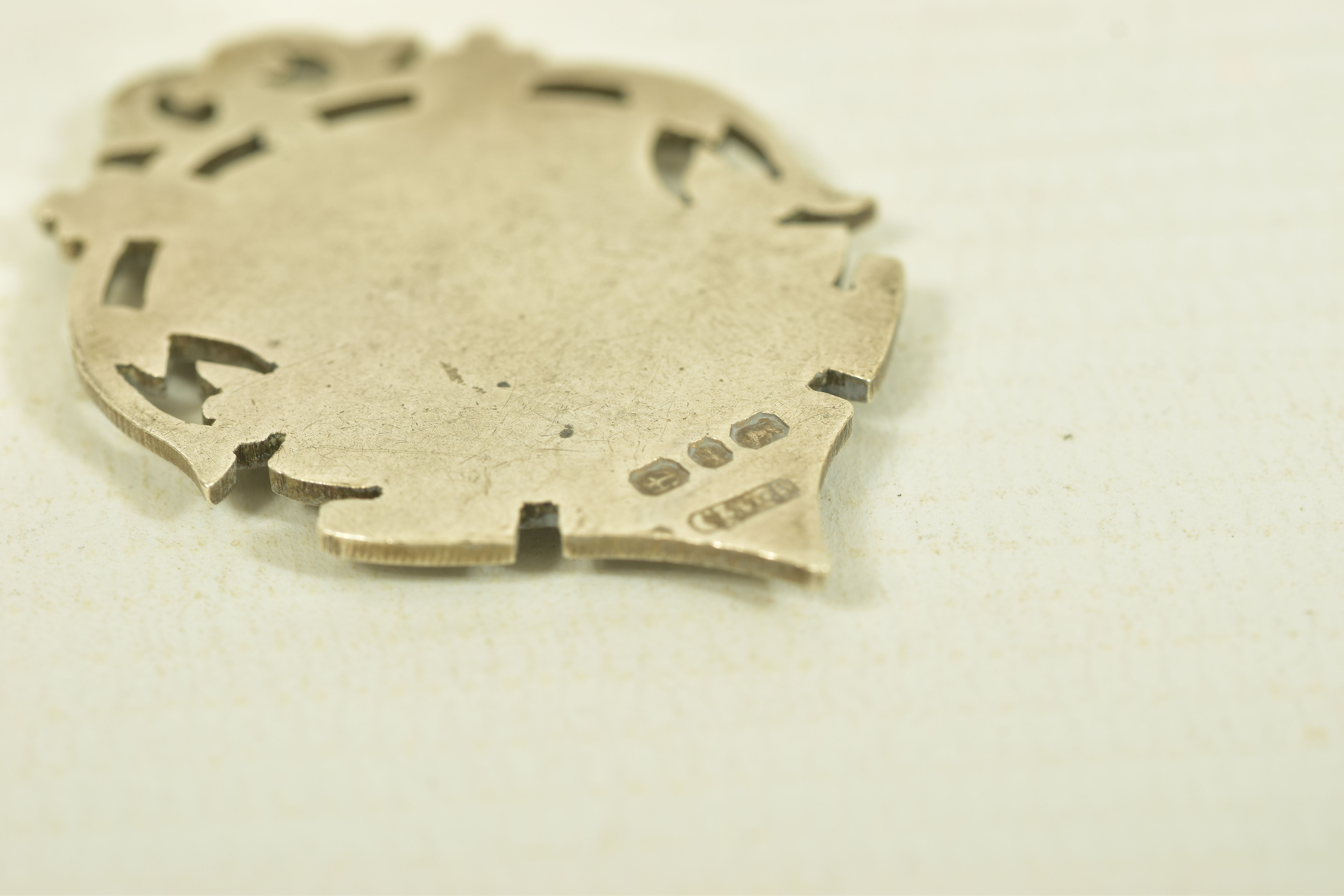 A SELECTION OF SILVER AND WHITE METAL JEWELLERY, to include two late Victorian silver floral - Image 5 of 15