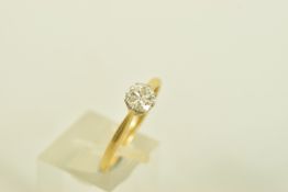 AN EARLY 20TH CENTURY YELLOW METAL DIAMOND SINGLE STONE RING, set with an early brilliant cut