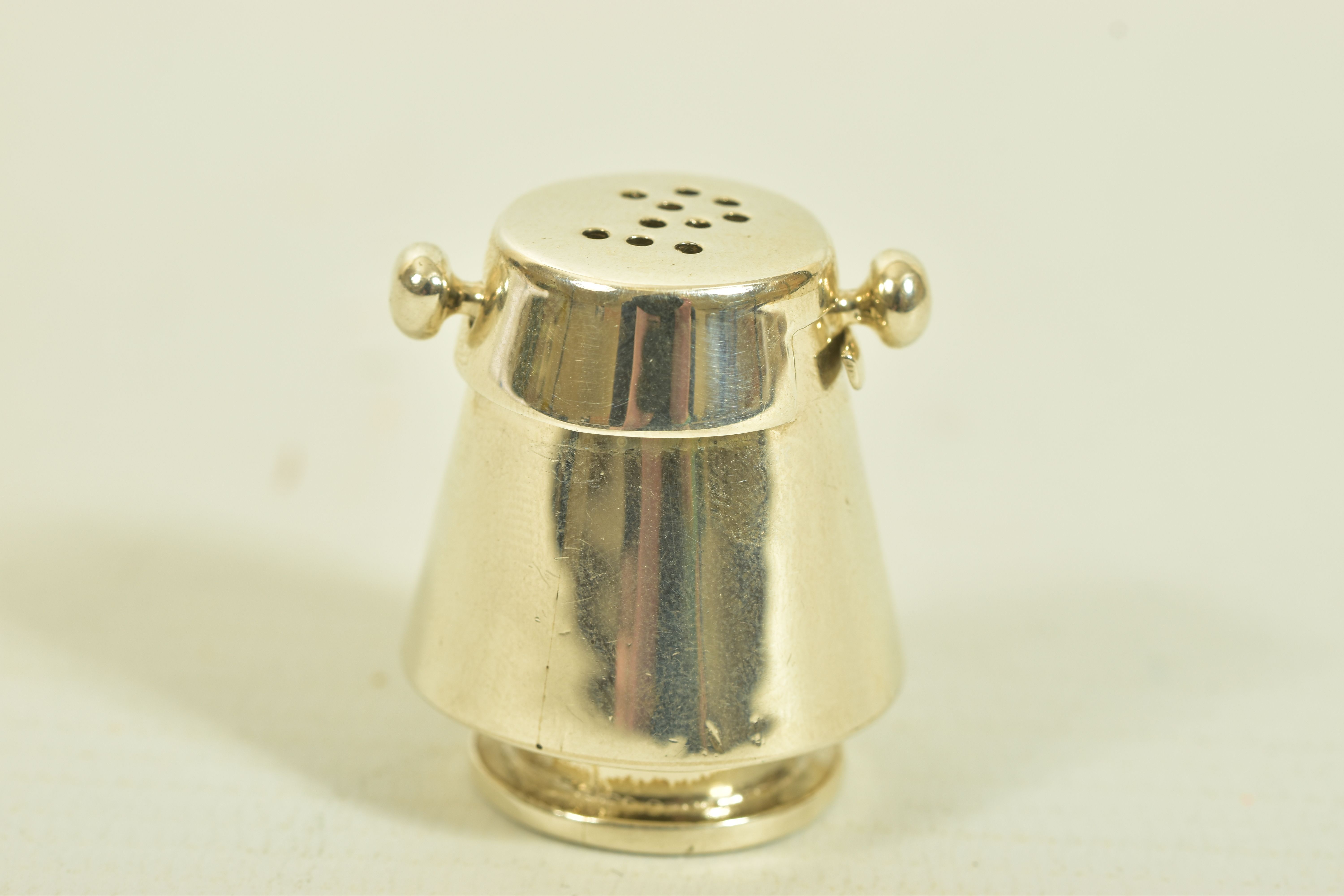 A PAIR OF NOVELTY SALT AND PEPPER POTS, TOGETHER WITH AN EARLY 20TH CENTURY SILVER ASPREY & CO. PILL - Image 7 of 8