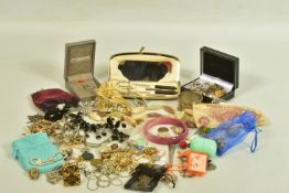 A SELECTION OF COSTUME JEWELLERY, to include a paste floral brooch, a bracelet stamped 925 with