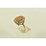 A FOIL BACKED TOPAZ AND SPLIT PEARL YELLOW GOLD CLUSTER RING, set with an oval shaped foil backed