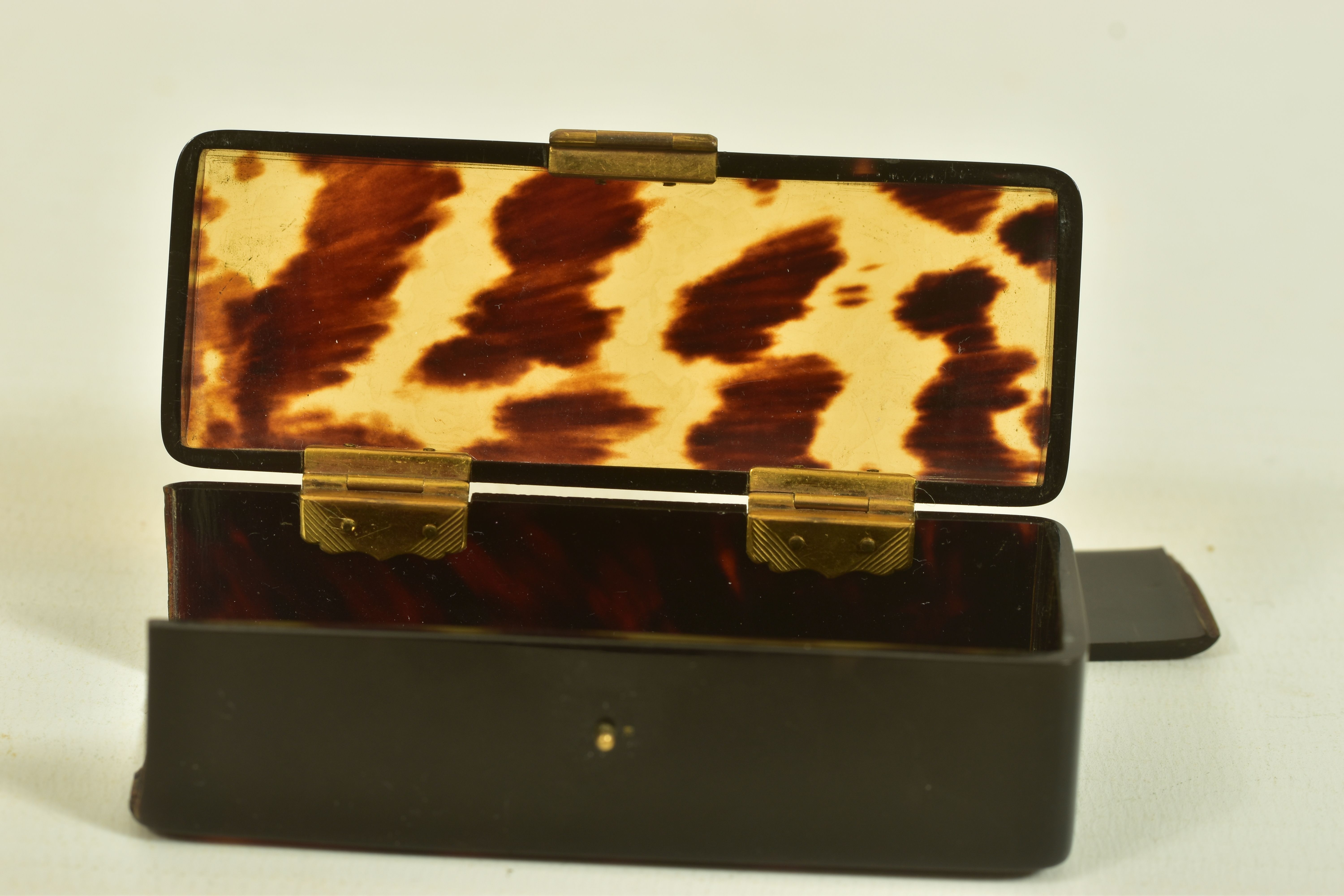 TWO GEORGIAN SNUFF BOXES (both AF), to include a mother of pearl snuff box the lid carved to - Image 8 of 8