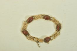 A 9CT GOLD MOSS AGATE BRACELET, comprising five oval moss agate cabochons each collet set,