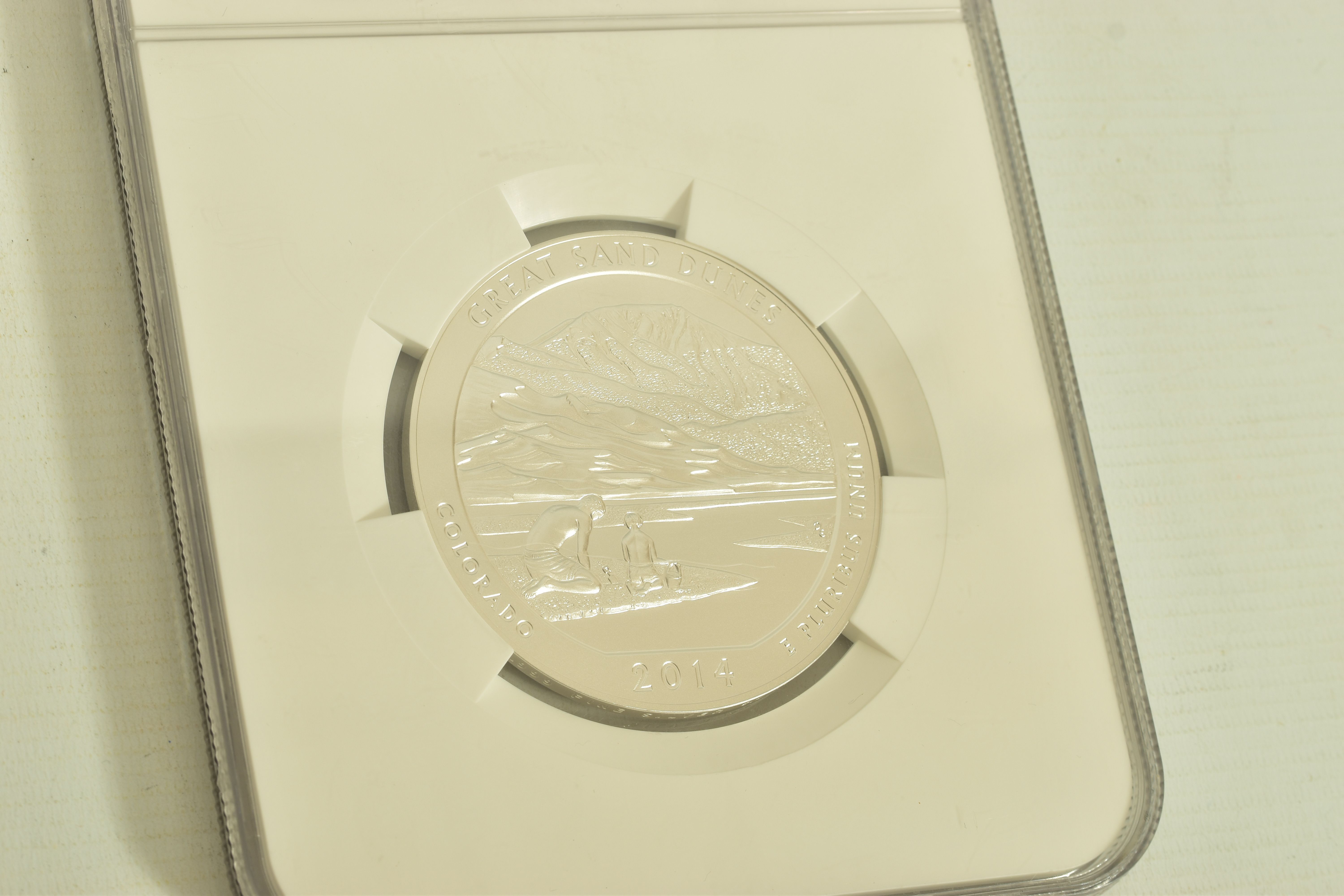 A SILVER UNITED STATES OF AMERICA 5 OZ QUARTER DOLLAR COIN, depicting the Great Sand Dunes of - Image 3 of 3