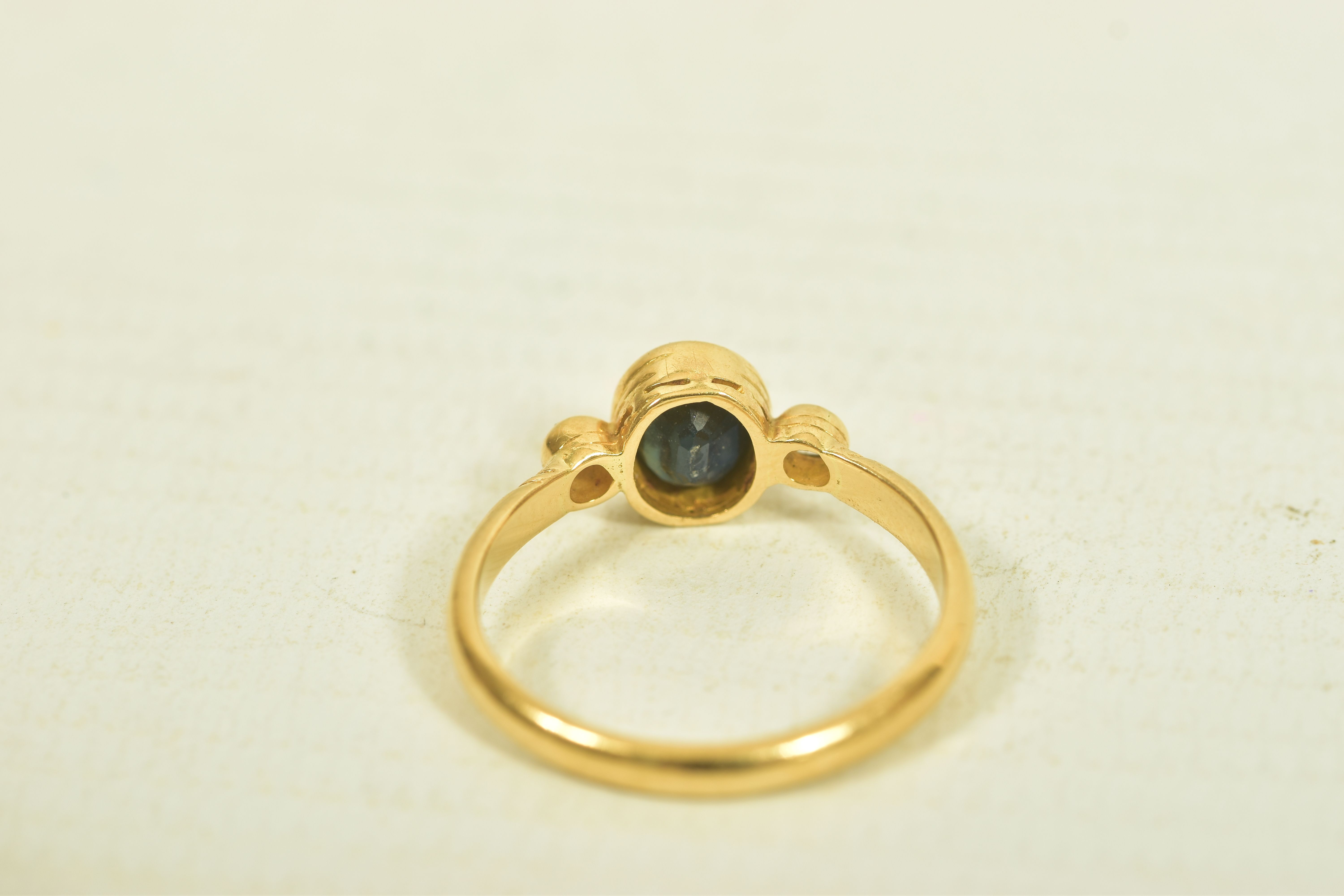 A YELLOW METAL SAPPHIRE AND ROSE CUT DIAMOND RING, the oval collet set sapphire, flanked with rose - Image 5 of 6