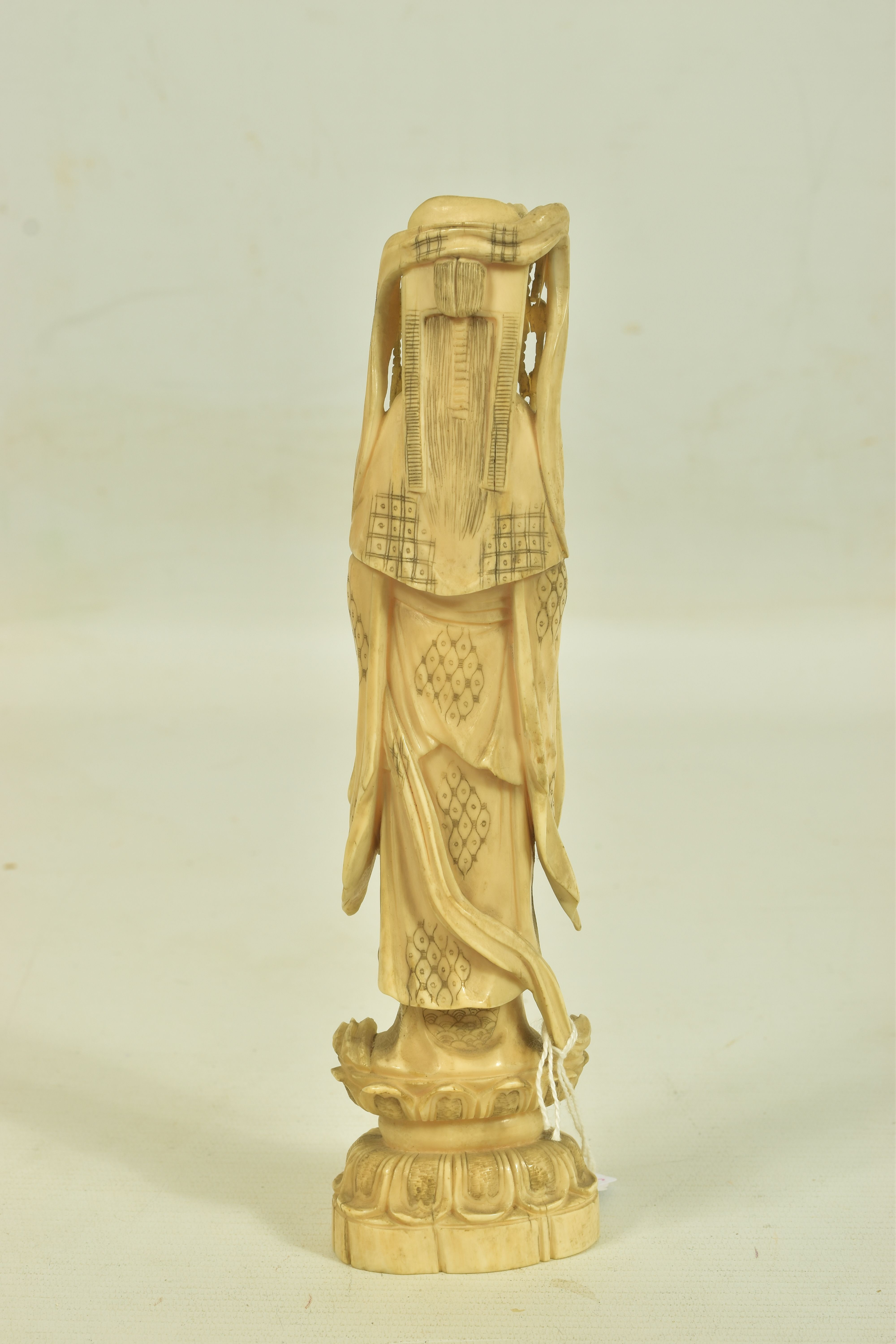 A LATE 19TH CENTURY CARVED IVORY FIGURE, depicting an oriental lady carrying a basket, with a bird - Image 3 of 4