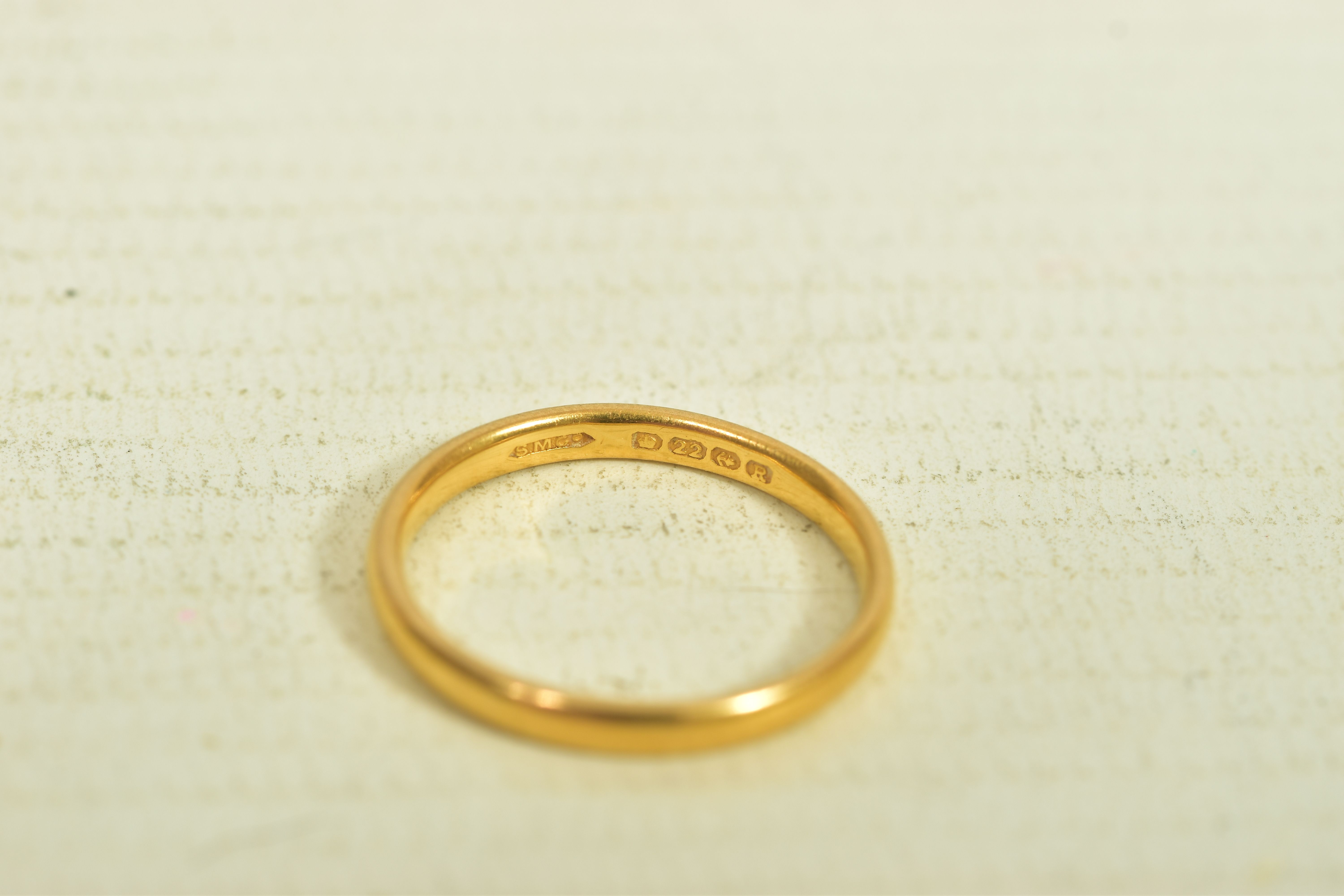 A MID 20TH CENTURY 22CT GOLD WEDDING BAND RING, hallmarked Birmingham 1941, ring size M, approximate - Image 4 of 4