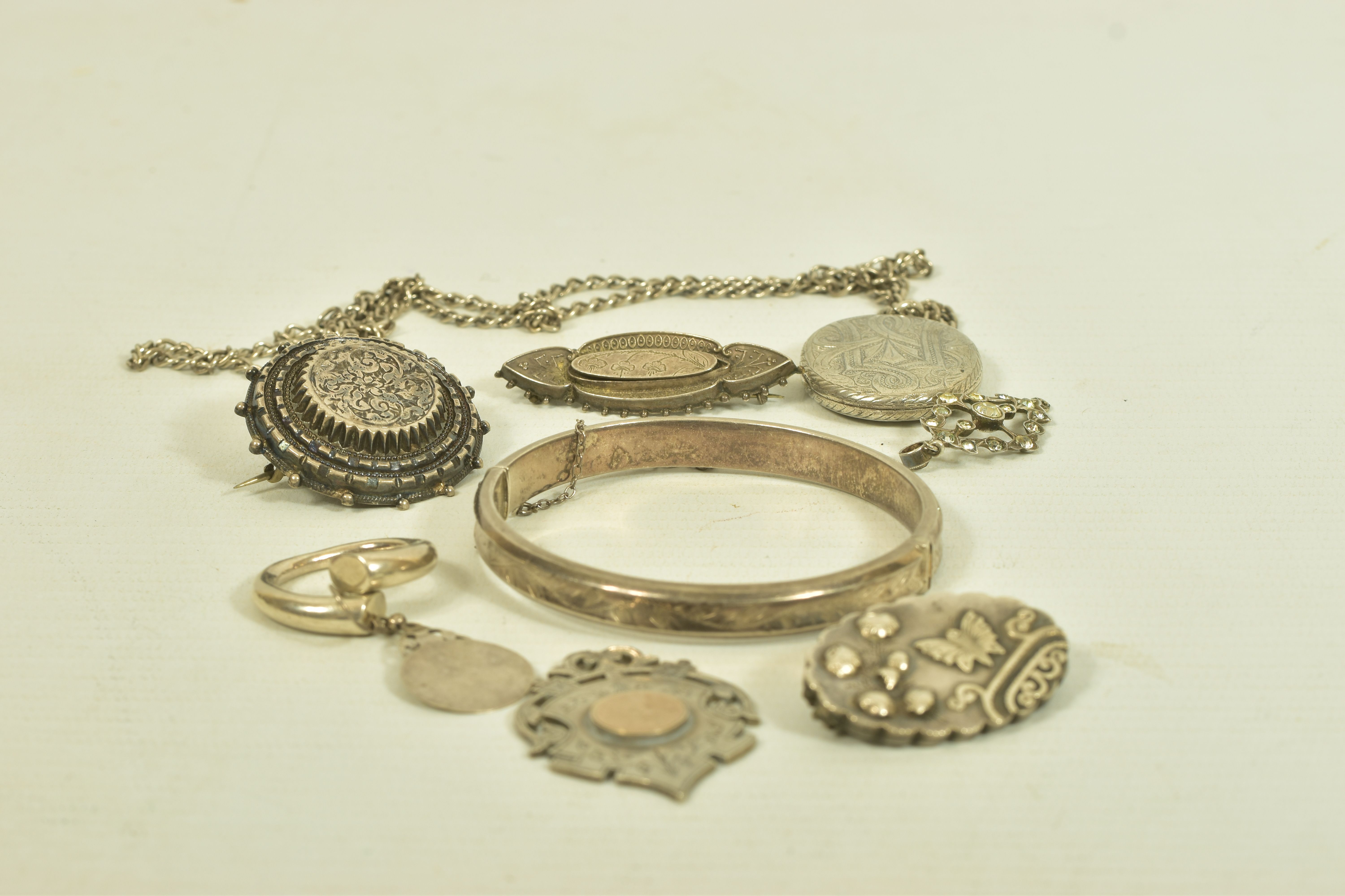 A SELECTION OF SILVER AND WHITE METAL JEWELLERY, to include two late Victorian silver floral