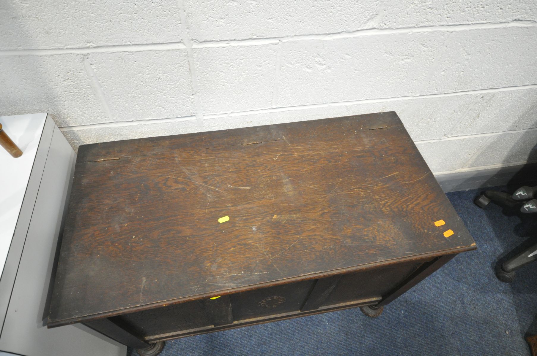 A WHITE VENEER DESK WITH TWO BANKS OF FOUR DRAWERS, length 153cm x depth 52cm x height 70cm a pine - Image 3 of 5