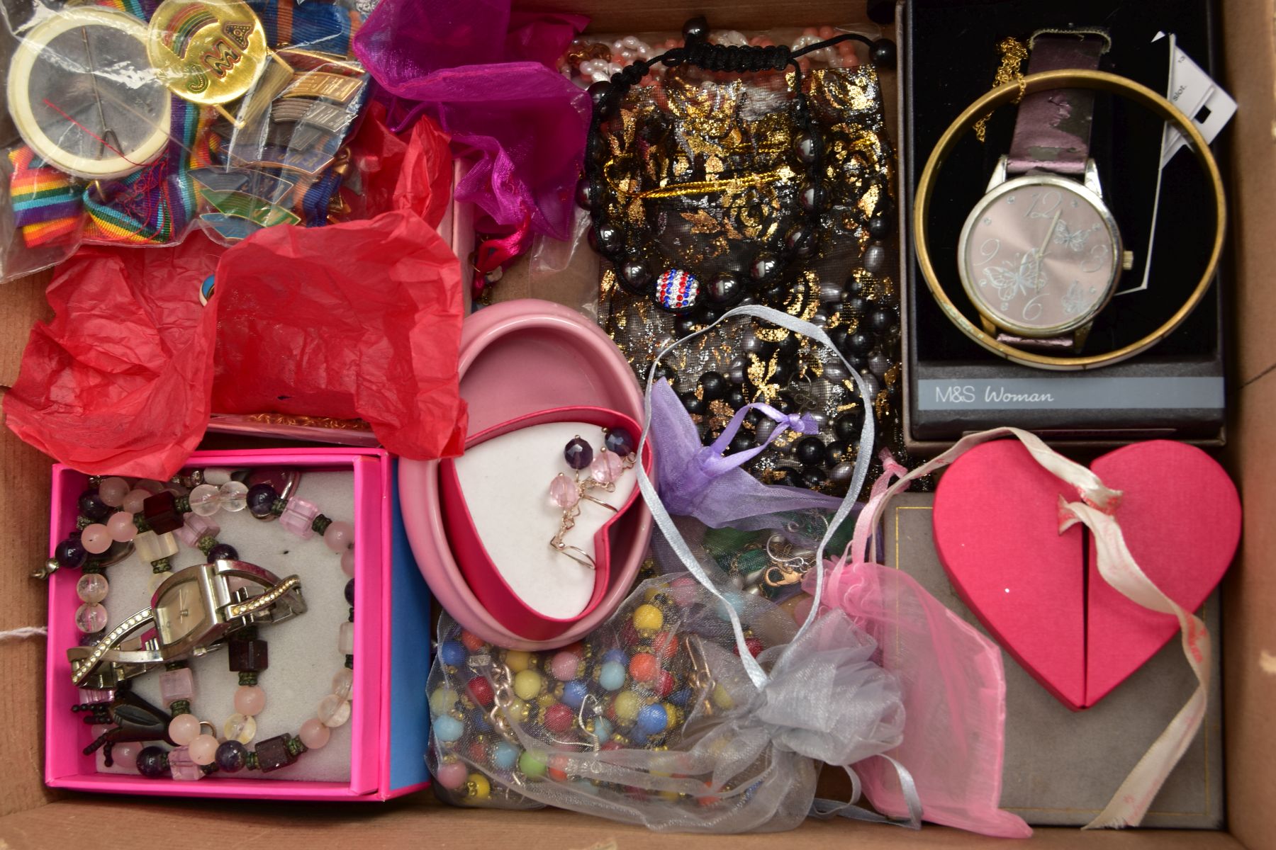 A BOX OF ASSORTED COSTUME JEWELLERY AND ITEMS, to include a small cream jewellery box with costume - Image 5 of 8