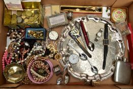 A BOX OF ASSORTED ITEMS, to include a yellow metal key pendant unmarked, suspended from a fine trace