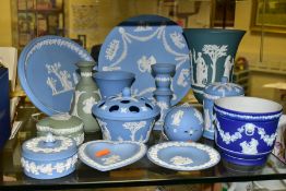 A GROUP OF WEDGWOOD JASPERWARES, fourteen pieces to include a large teal vase height 19cm, a small