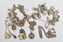 AN ASSORTMENT OF SILVER AND WHITE METAL JEWELLERY, to include a silver curb link charm bracelet
