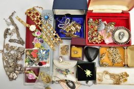 A BOX OF ASSORTED JEWELLERY, to include a silver heart padlock clasp, hallmarked silver Sheffield,