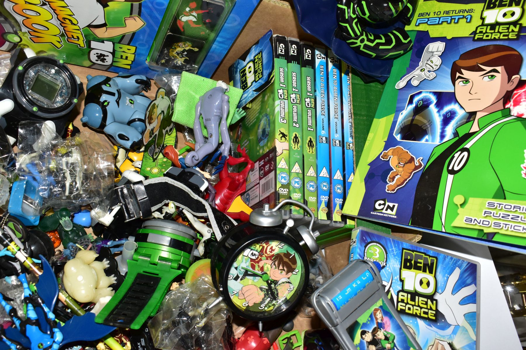 A COLLECTION OF BEN 10 ALIEN FORCE TOYS AND COLLECTABLES, to include boxed Bandai Kevin Levin's - Image 2 of 5