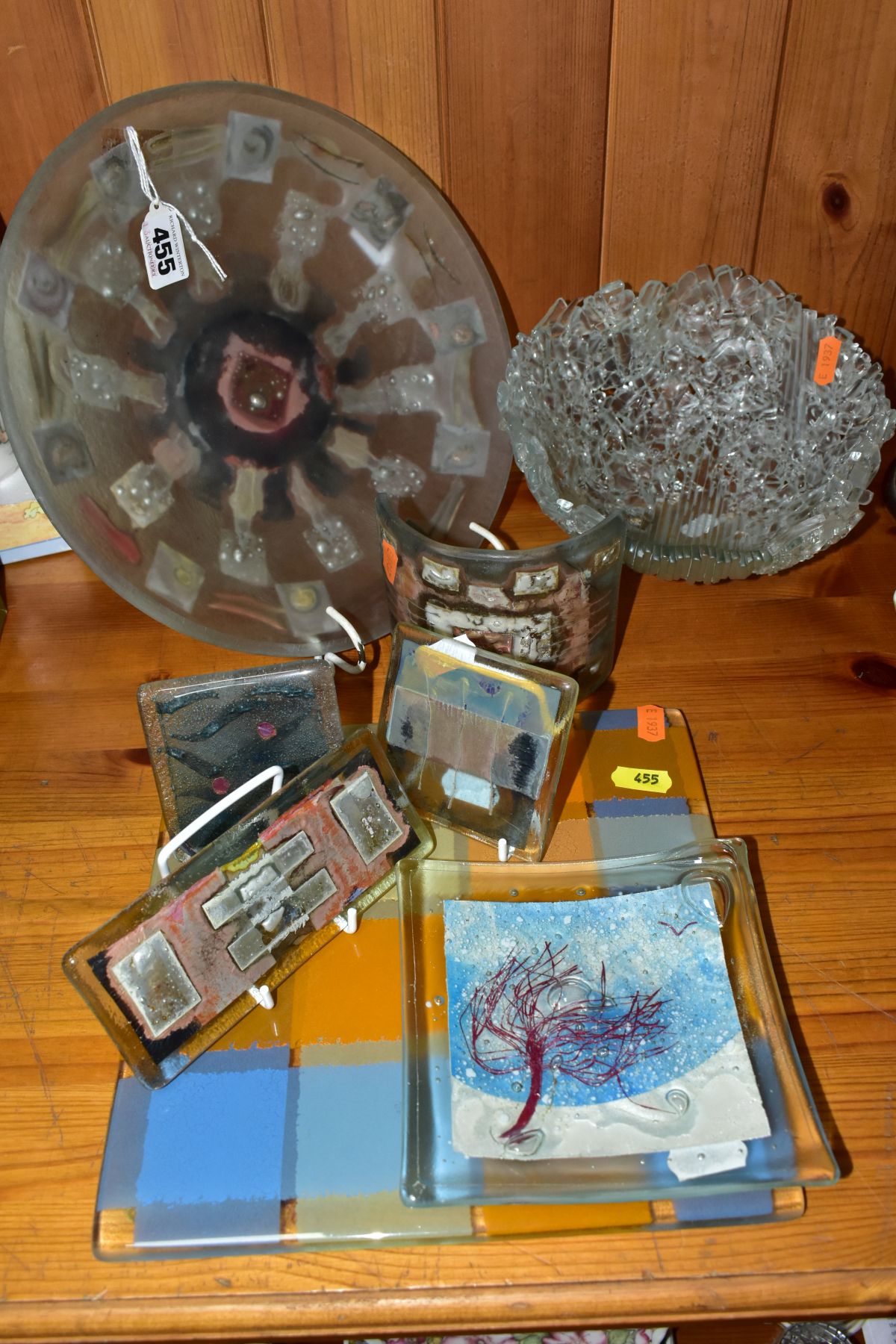 EIGHT PIECES OF STUDIO GLASS, including a Lara Aldridge circular frosted glass platter with abstract