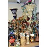 A GROUP OF CERAMICS AND LARGE DECORATIVE ITEMS, to include a Hammersley Autumn Gold basket, a