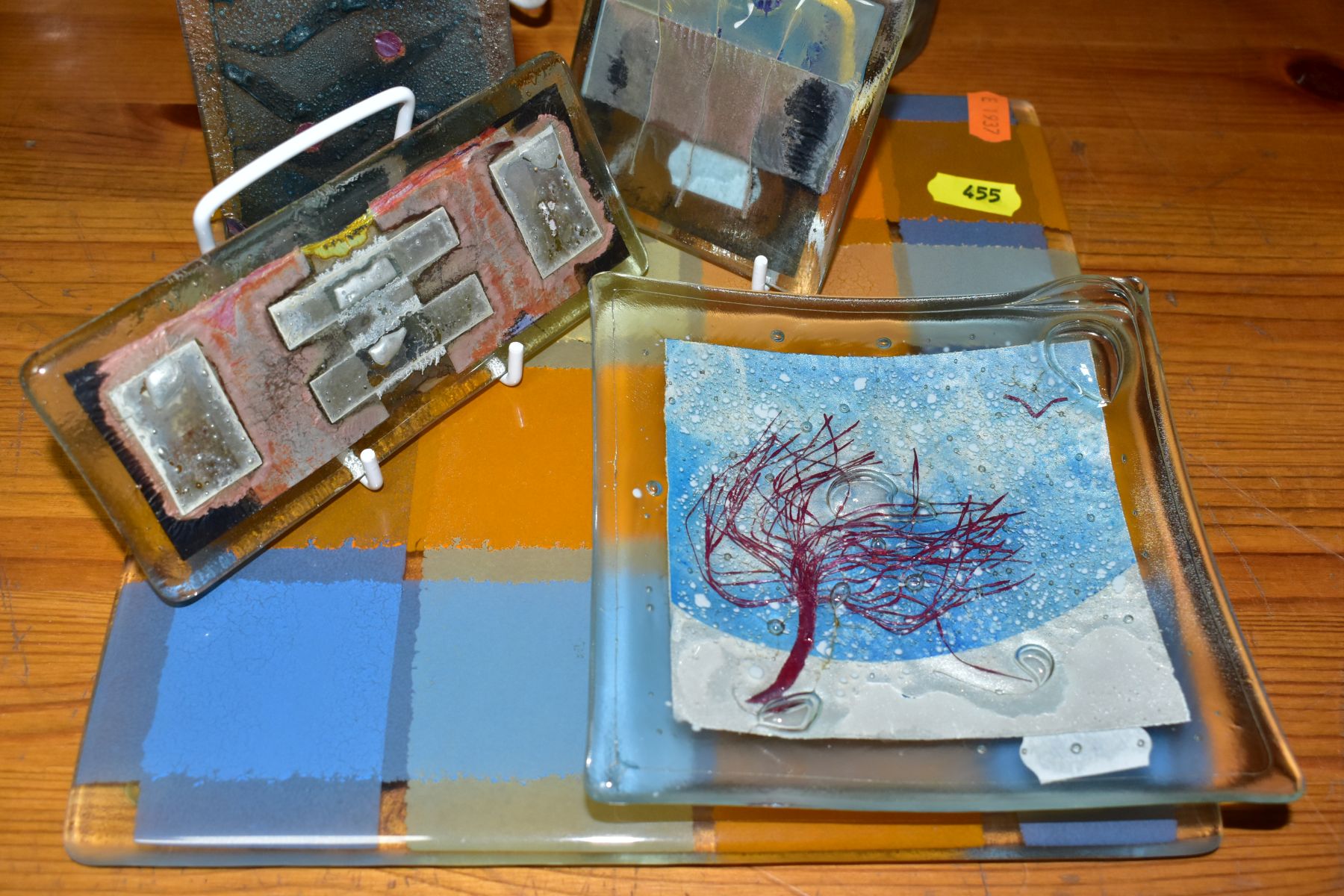 EIGHT PIECES OF STUDIO GLASS, including a Lara Aldridge circular frosted glass platter with abstract - Image 3 of 7
