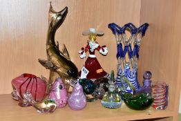 FOURTEEN PIECES OF STUDIO AND MODERN GLASSWARE, including a Murano figure of a lady in red and white