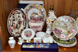 A GROUP OF MASONS, AYNSLEY AND OTHER GIFTWARE, including a Masons table lamp with shade, a Spode