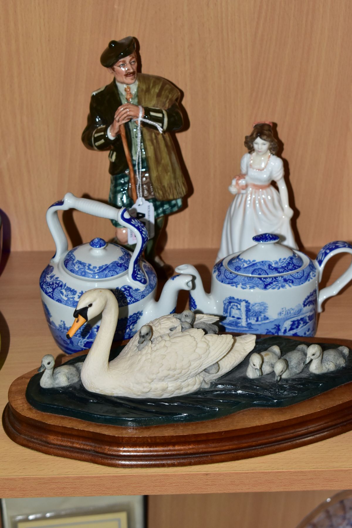 TWO ROYAL DOULTON FIGURES, A BORDER FINE ARTS SCULPTURE AND TWO SPODE 'ITALIAN' MINIATURE PIECES,