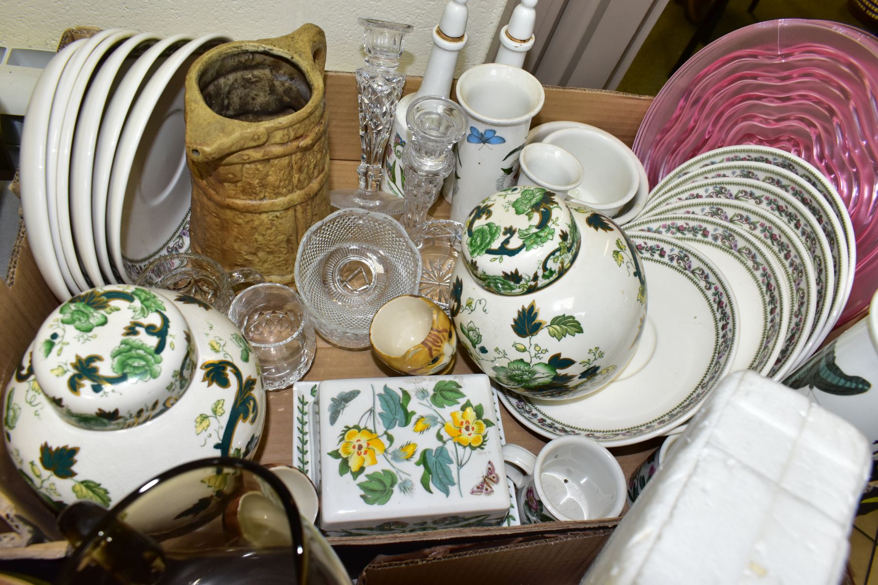 TWO BOXES AND LOOSE CERAMICS, GLASSWARES AND SUNDRY ITEMS, to include a pair of Mason's Chartreuse - Image 5 of 6