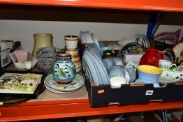 TWO BOXES AND LOOSE CERAMICS, to include a nineteen piece Denby Mandarin part tea set, a quantity of