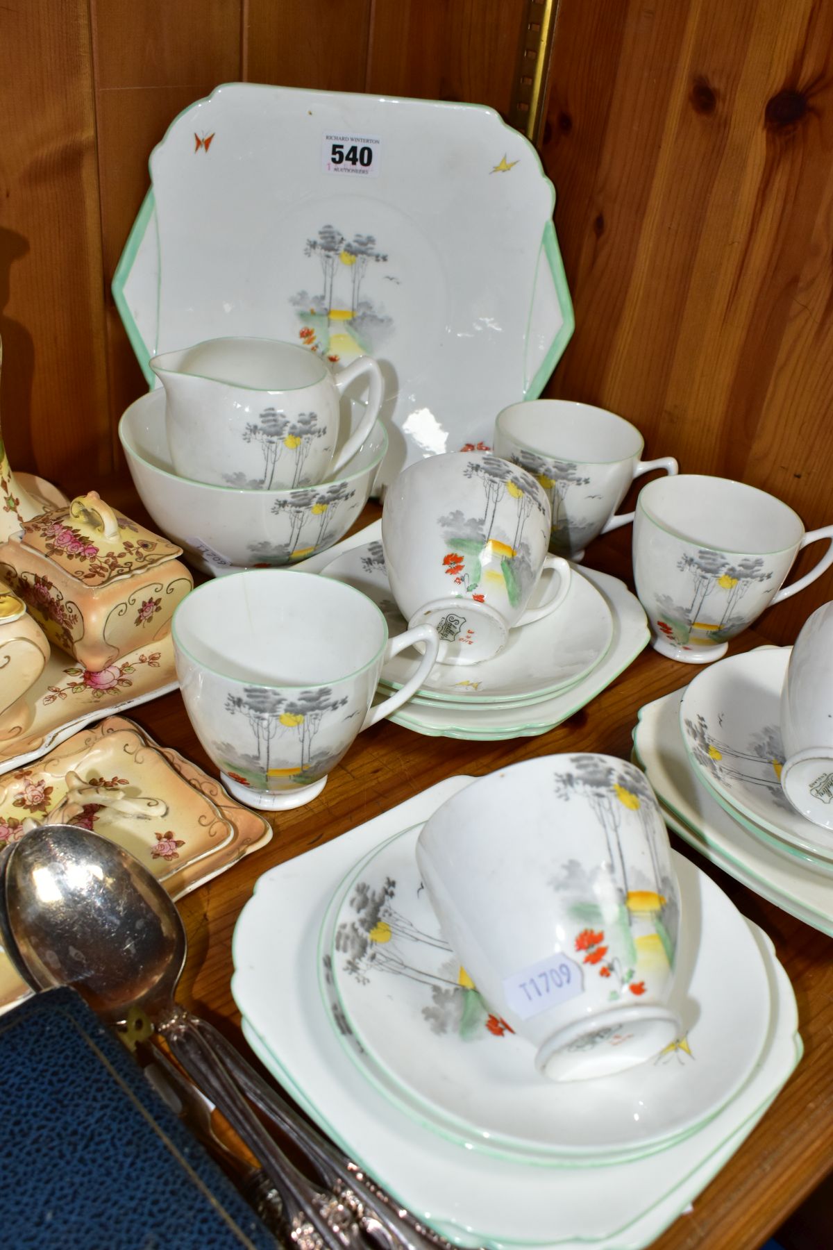 A TWENTY ONE PIECE SHELLEY CORNFIELD PART TEA SET, A CROWN DEVON DRESSING TABLE SET AND - Image 5 of 11