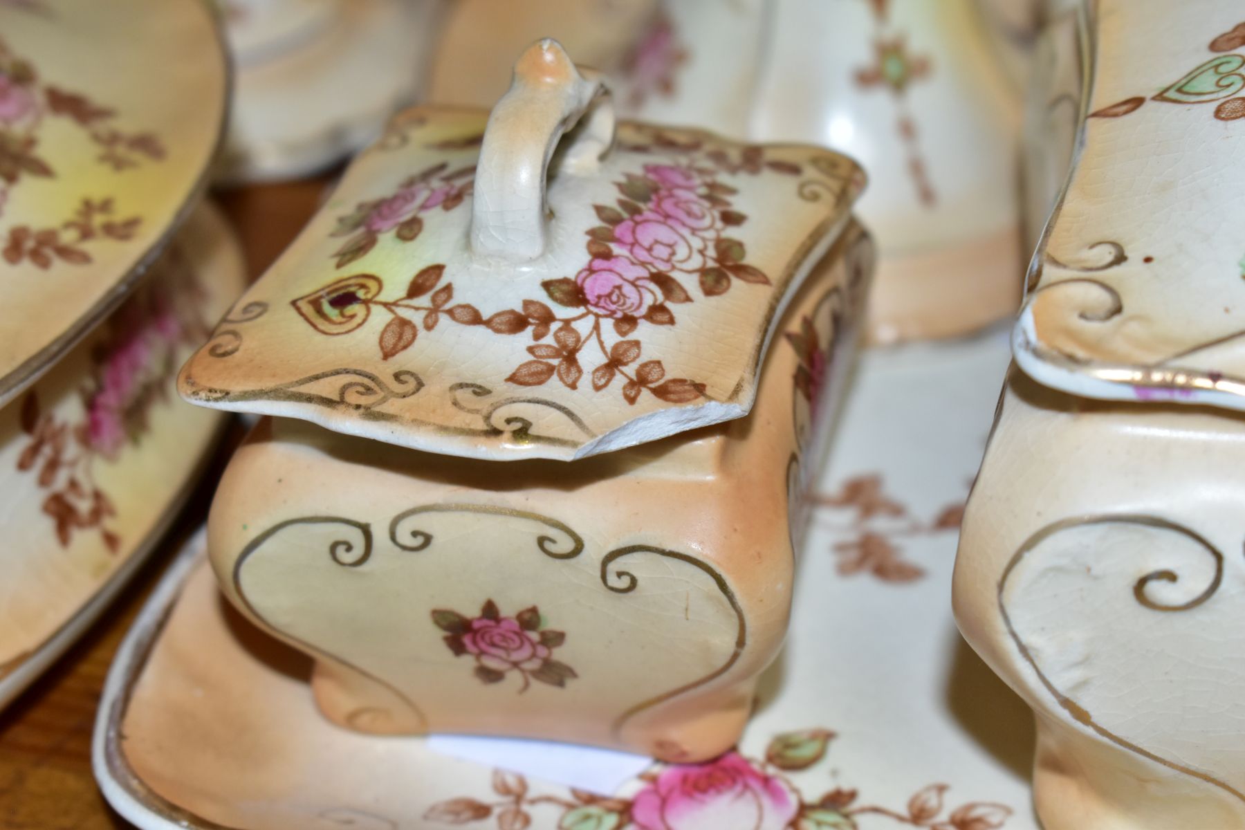 A TWENTY ONE PIECE SHELLEY CORNFIELD PART TEA SET, A CROWN DEVON DRESSING TABLE SET AND - Image 10 of 11