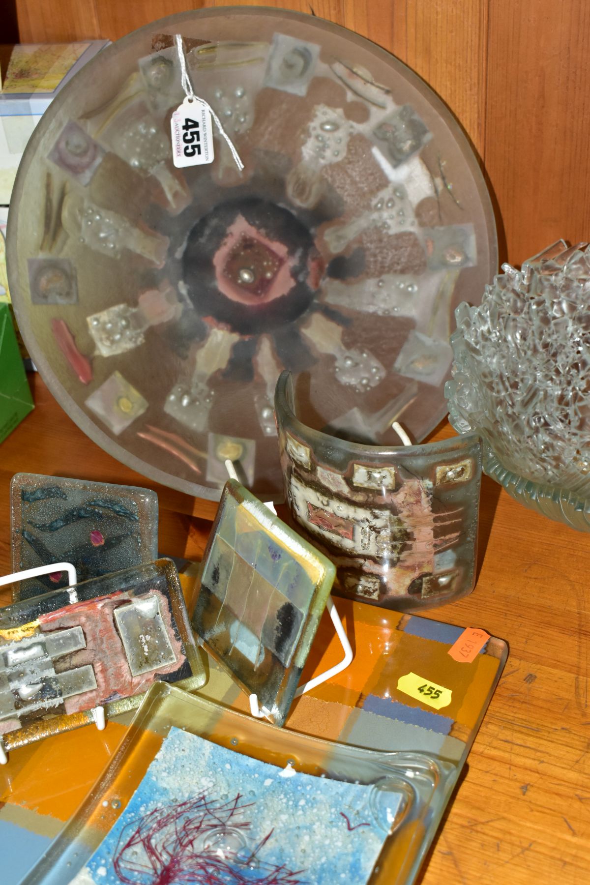 EIGHT PIECES OF STUDIO GLASS, including a Lara Aldridge circular frosted glass platter with abstract - Image 2 of 7