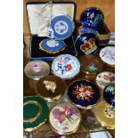 NINETEEN STRATTON POWDER COMPACTS, to include a boxed brass coloured Wedgwood collection compact, an