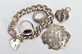 AN ASSORTMENT OF SILVER AND WHITE METAL JEWELLERY, to include a heavy silver curb link charm