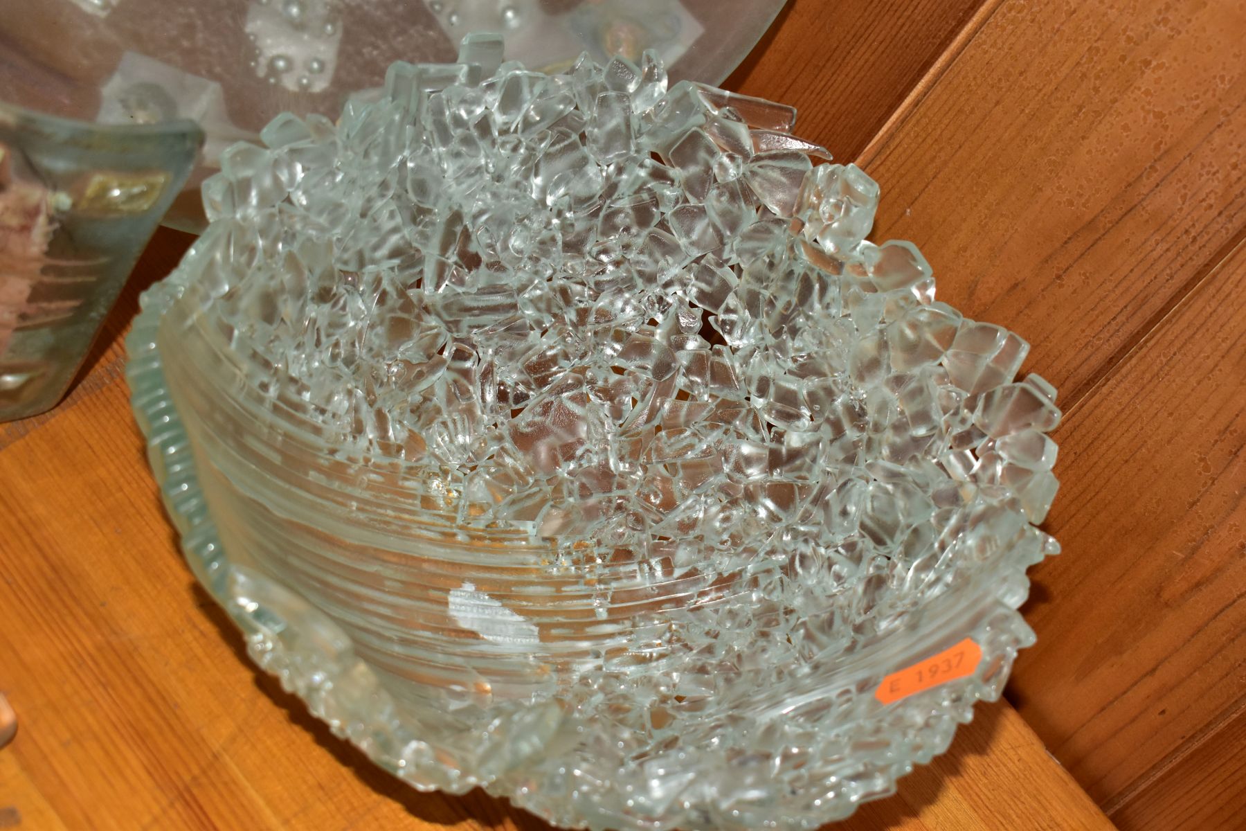 EIGHT PIECES OF STUDIO GLASS, including a Lara Aldridge circular frosted glass platter with abstract - Image 7 of 7