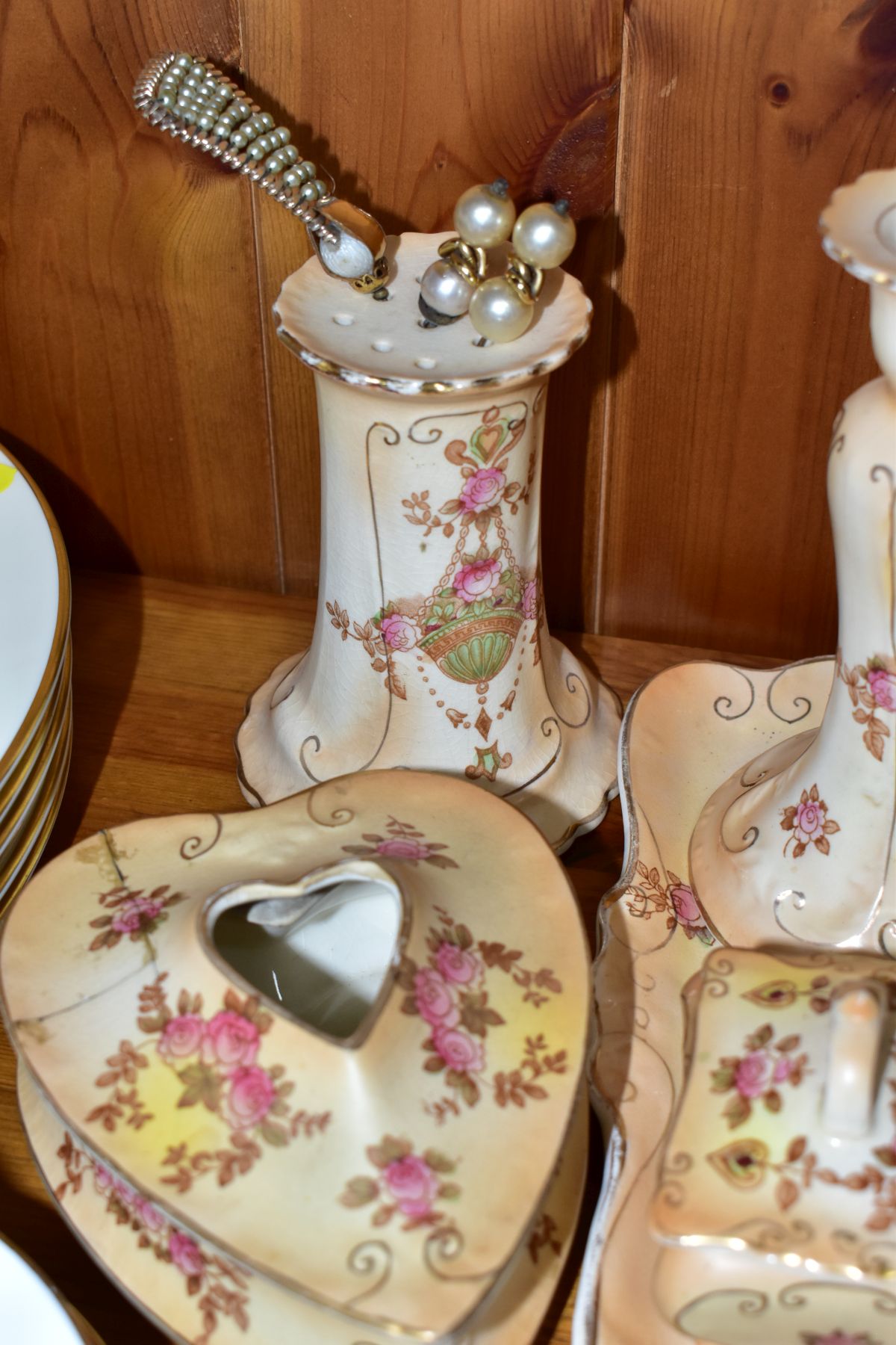 A TWENTY ONE PIECE SHELLEY CORNFIELD PART TEA SET, A CROWN DEVON DRESSING TABLE SET AND - Image 8 of 11