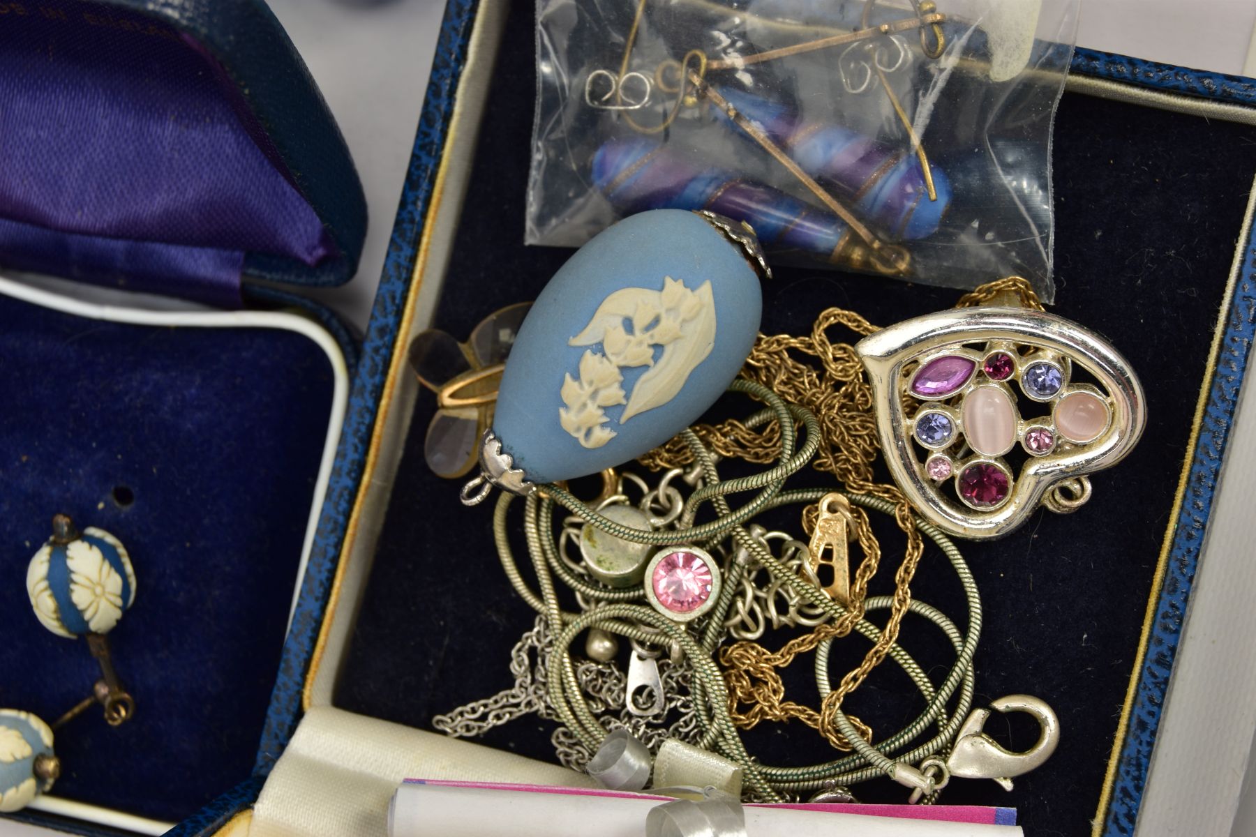 A BOX OF ASSORTED COSTUME JEWELLERY AND ITEMS, to include a small cream jewellery box with costume - Image 3 of 8