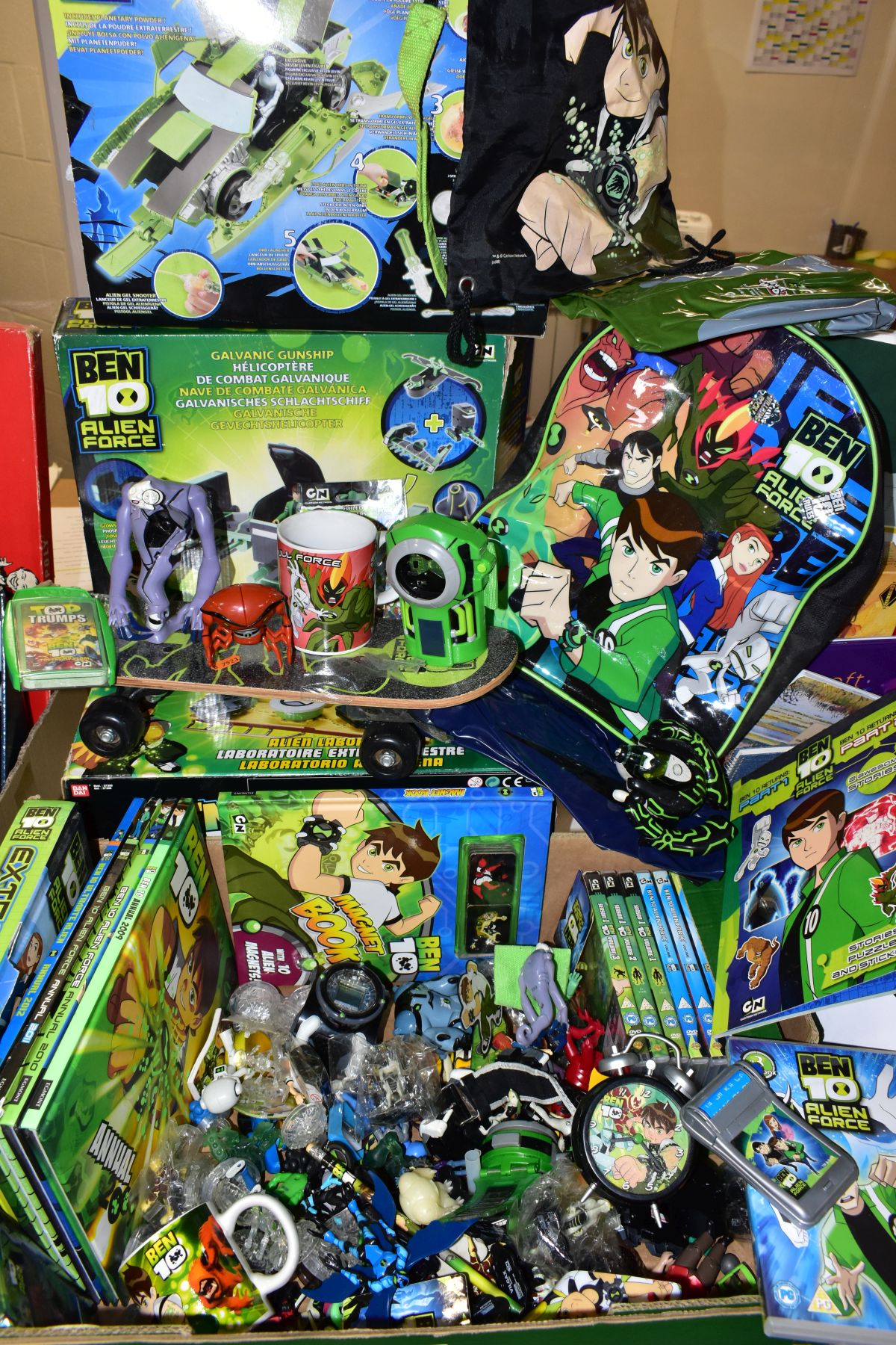 A COLLECTION OF BEN 10 ALIEN FORCE TOYS AND COLLECTABLES, to include boxed Bandai Kevin Levin's