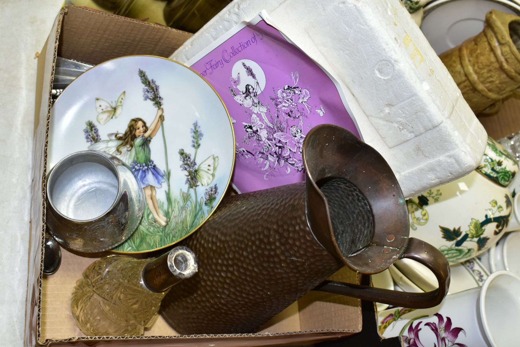 TWO BOXES AND LOOSE CERAMICS, GLASSWARES AND SUNDRY ITEMS, to include a pair of Mason's Chartreuse - Image 2 of 6