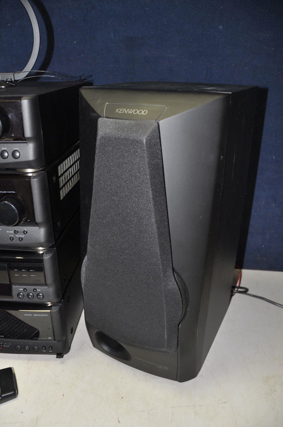 A KENWOOD HI-FI SYSTEM comprising a double cassette X-F5, multi disc changer DP-MF7, stereo - Bild 3 aus 3