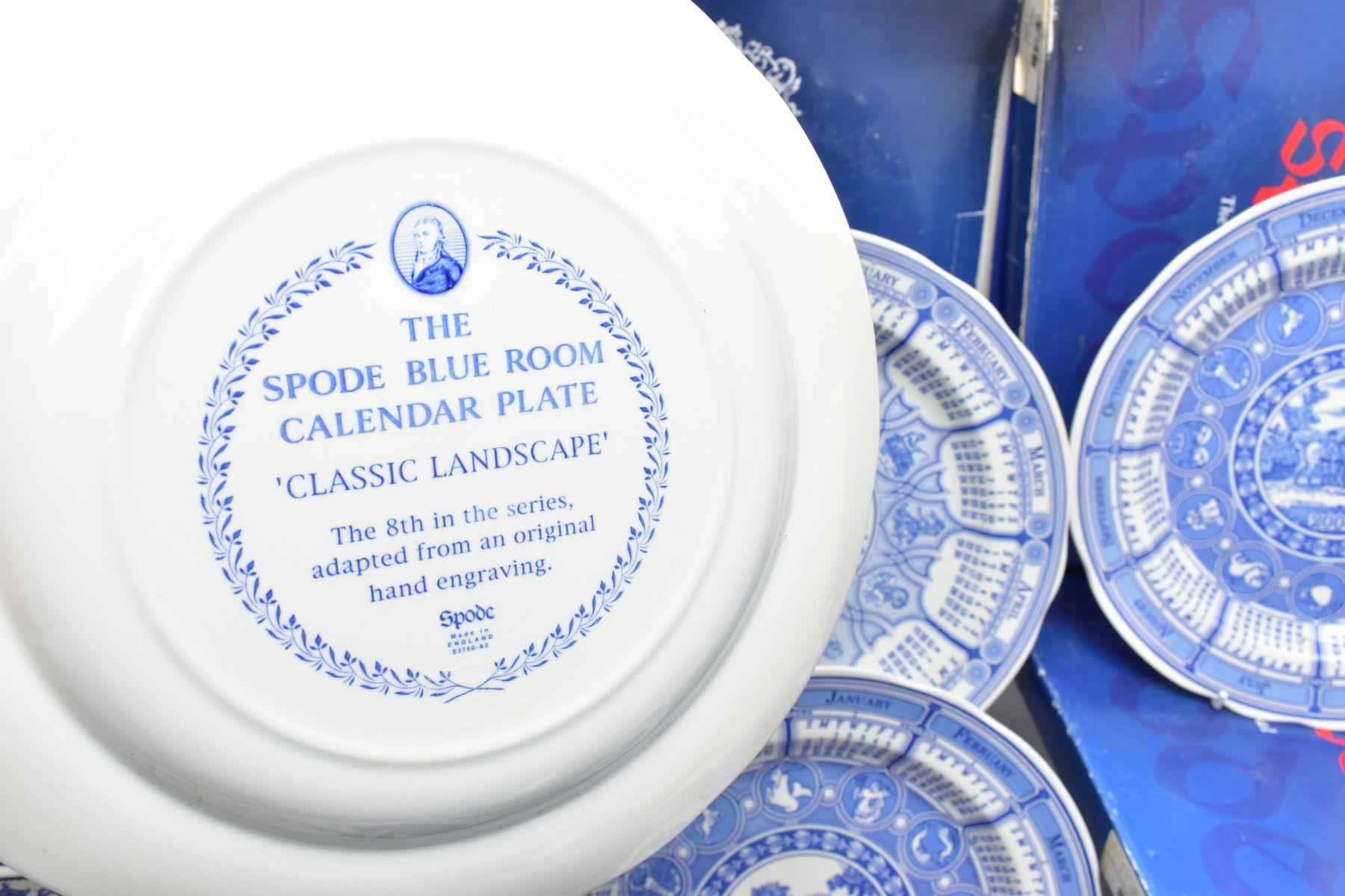 A SMALL COLLECTION OF BLUE AND WHITE WARES ETC, to include six Spode calendar plates for the years - Bild 15 aus 17