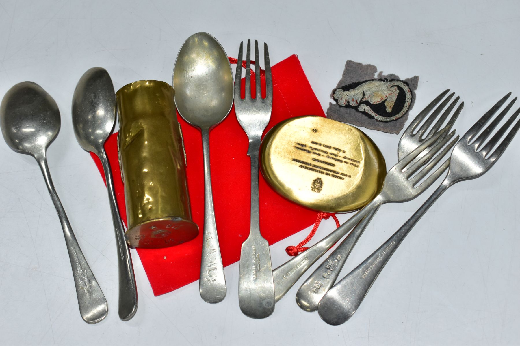 A BOX CONTAINING SEVEN ITEMS OF MILITARY RELATED CUTLERY, forks, spoons, a WW2 era Desert Rats - Bild 2 aus 2