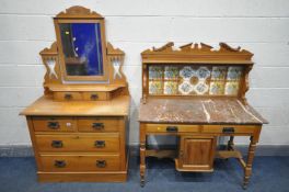 AN EDWARDIAN SATINWOOD TWO PIECE SUITE, comprising marble top washstand with a tile back, two