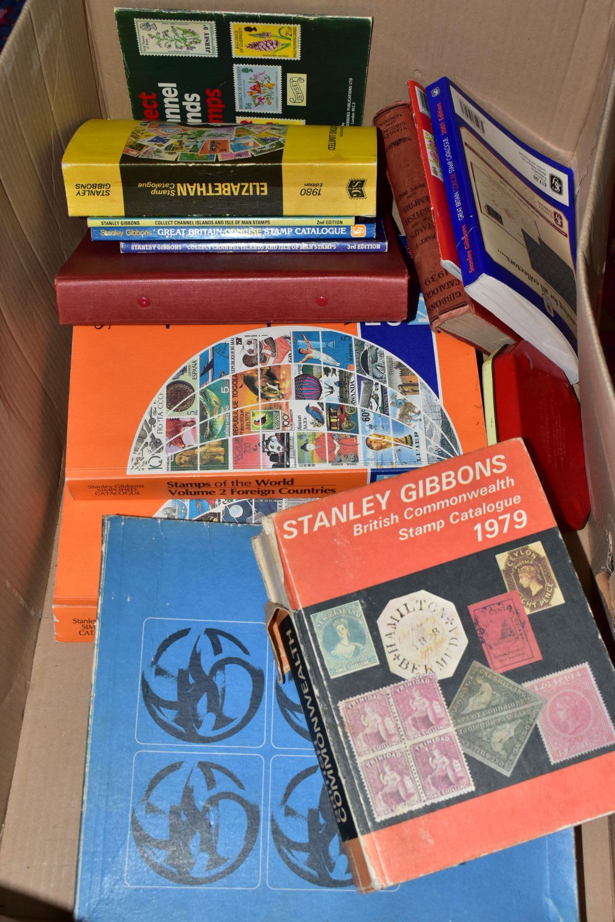 COLLECTION OF STAMPS AND STAMP CATALOGUES in a large box main value in twenty four Millennium - Bild 4 aus 5
