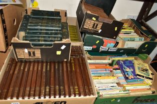 A LARGE SELECTION OF COLLECTABLE VOLUMES AND CHILDREN'S PENGUIN BOOKS, including twenty five 'The
