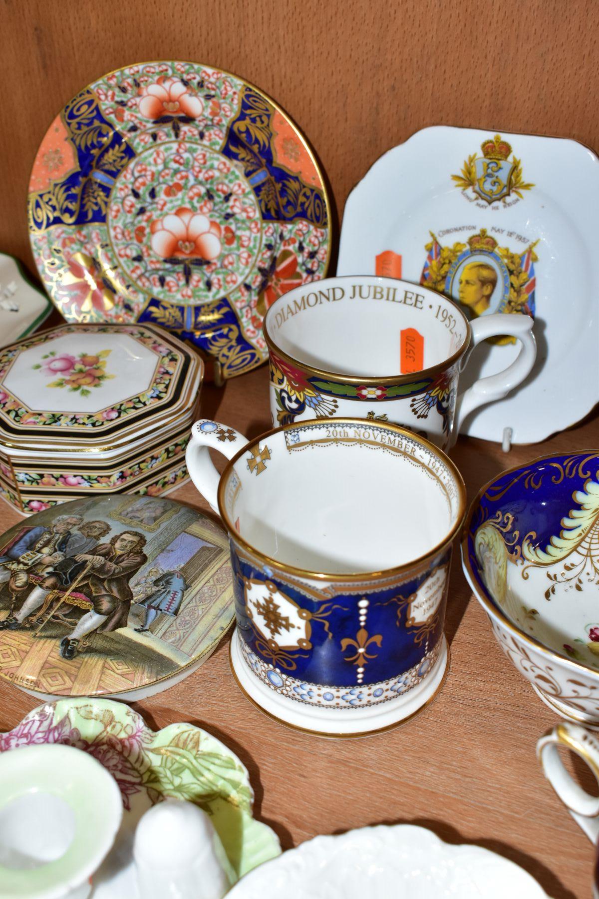 A GROUP Of 19TH AND 20TH CENTURY CERAMICS, including an early 19th century small blue and white - Bild 9 aus 15