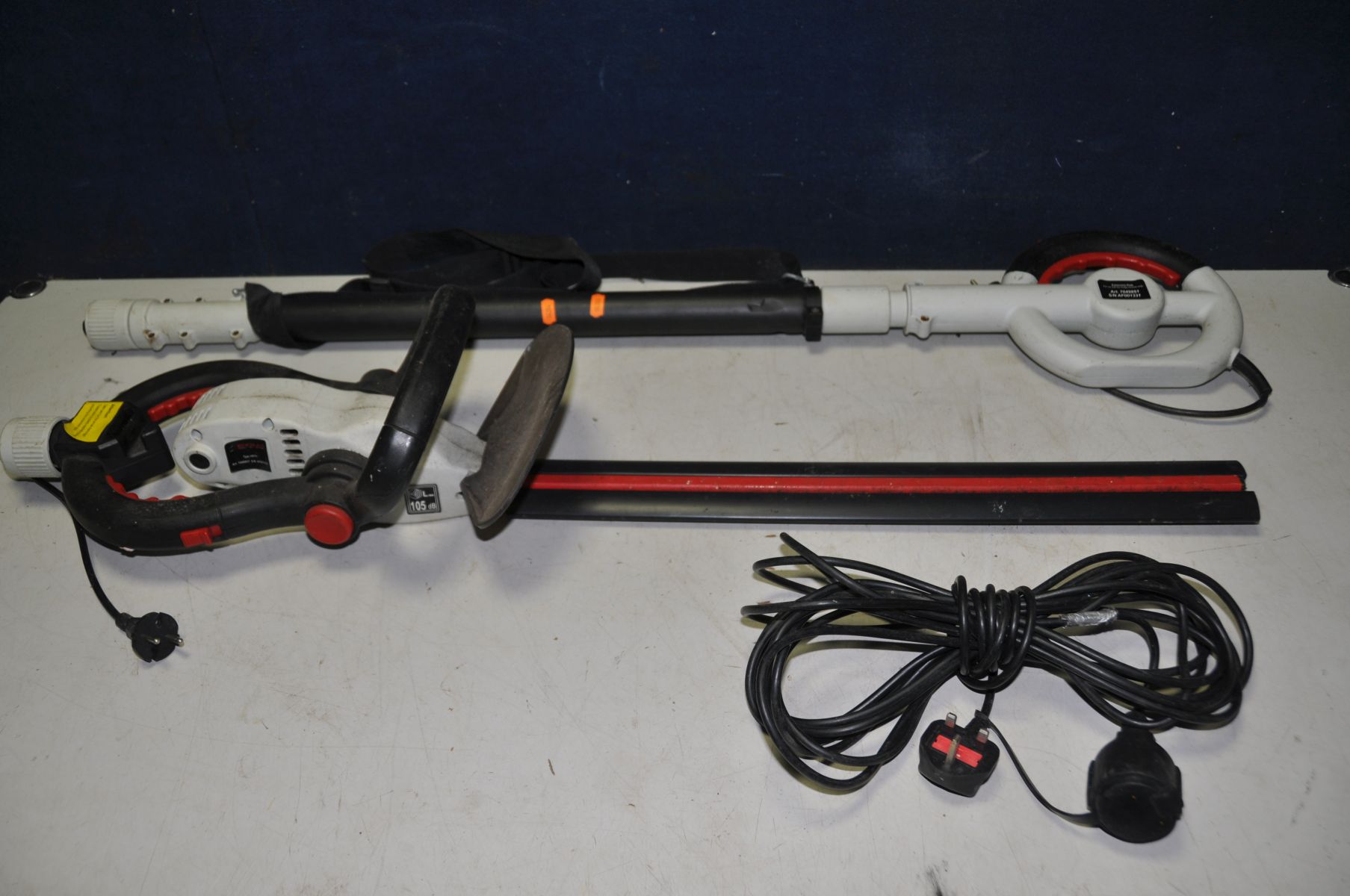 A ECK-MAN HPT1 corded hedge trimmer with extension pole (PAT pass and working) - Bild 2 aus 2