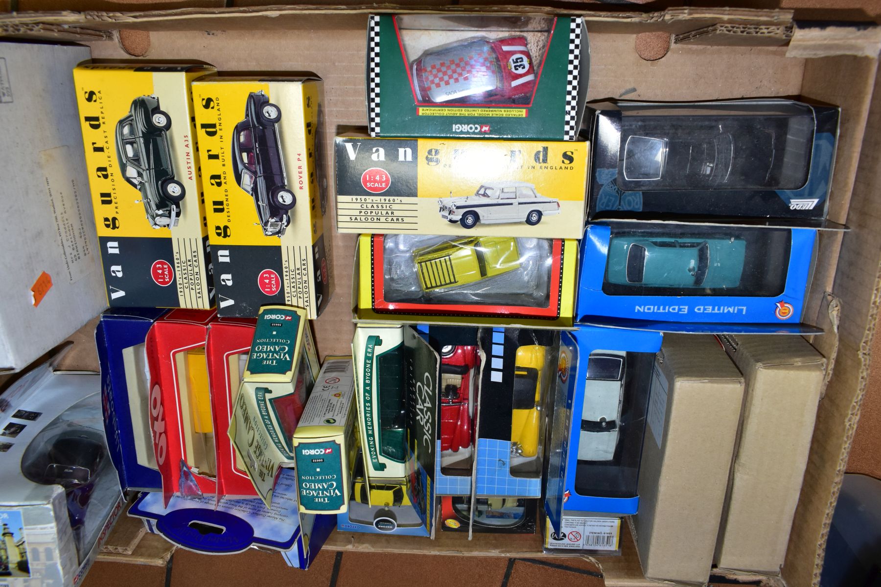 TWO TRAYS OF BOXED AND UNBOXED DIE-CAST AND MODEL VEHICLES, to include fifteen Lledo promotional - Bild 2 aus 4
