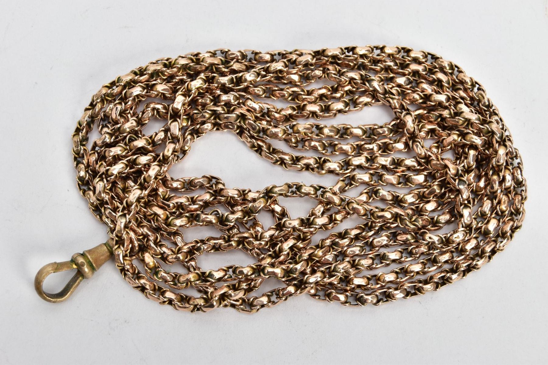A YELLOW METAL LONGUARD CHAIN, belcher style chain, one link mounted with a '9ct' tag, fitted with a - Bild 2 aus 2