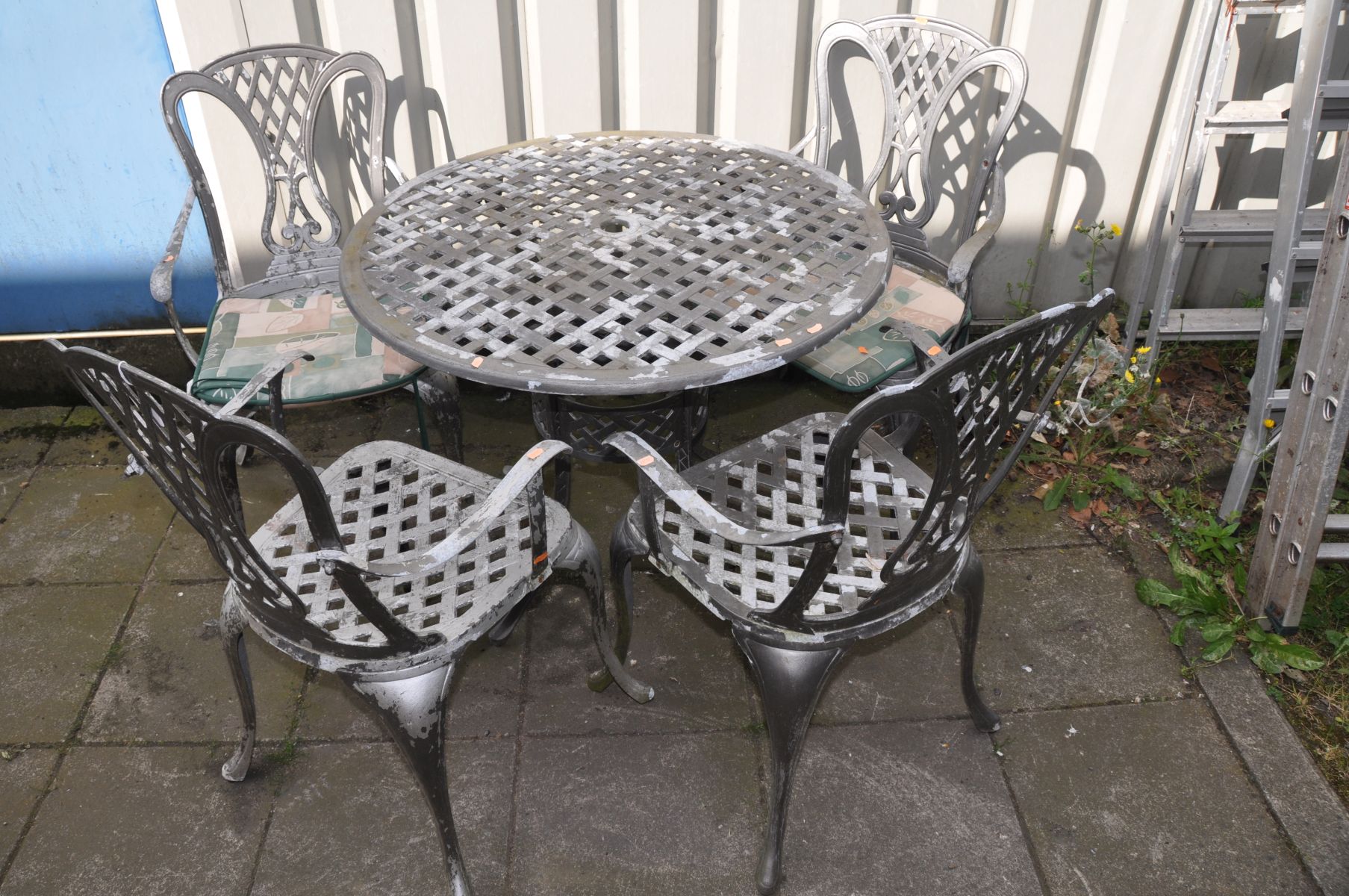 AN ALUMINIUM CIRCULAR GARDEN TABLE, 90cm x height 72cm and four matching armchairs (5) (condition:-