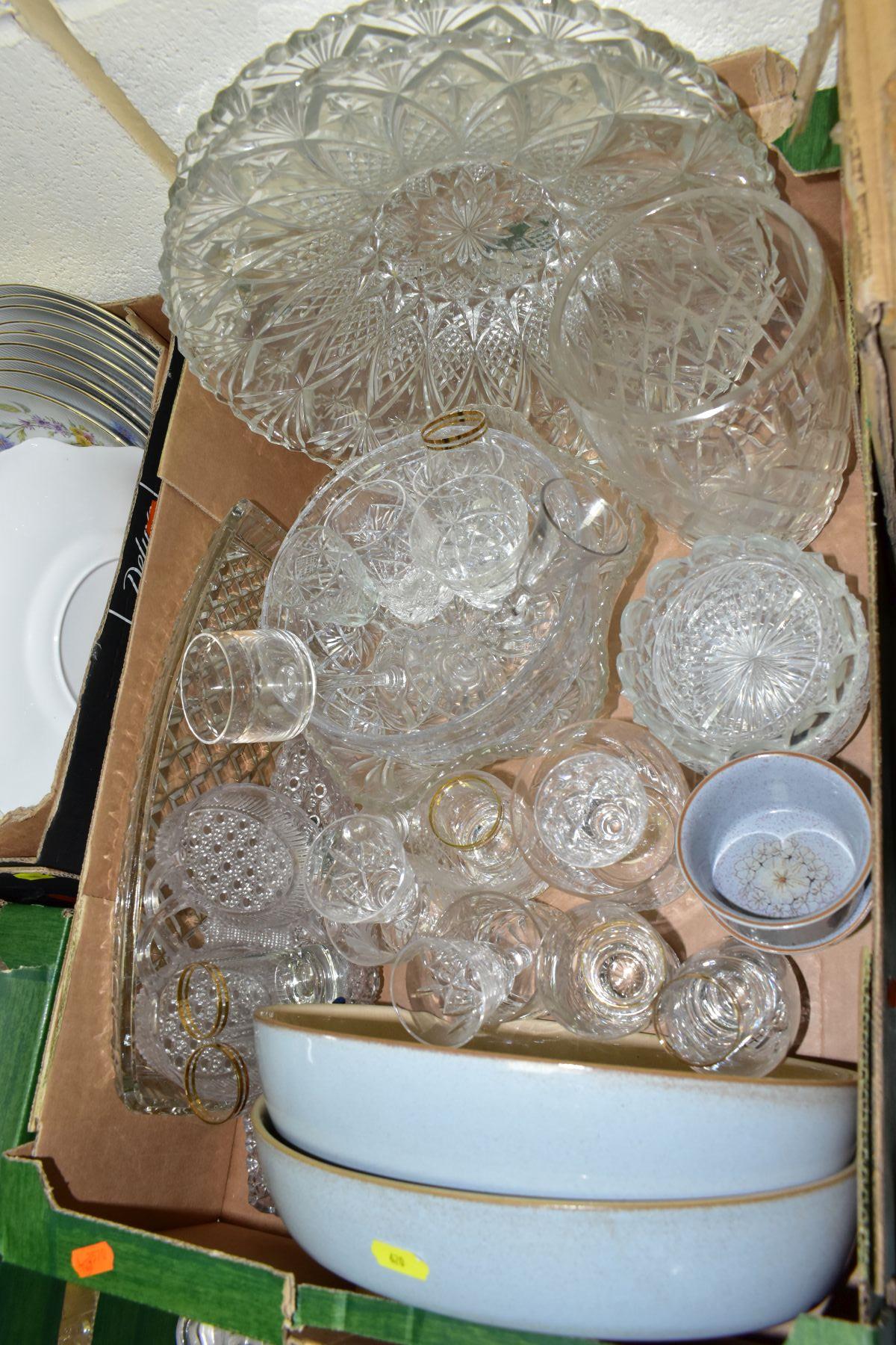 THREE BOXES AND LOOSE CERAMICS AND GLASS WARES, to include Royal Worcester 'June Garland' cups, - Bild 4 aus 7